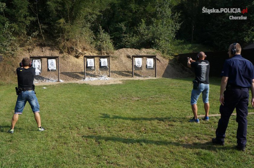 Policjanci odbyli trening na strzelnicy