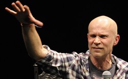 Awantura w sieci o Jacka Hugo-Badera."Ktoś zrobił mu krzywdę, a że nie ogarnął się chłop..."