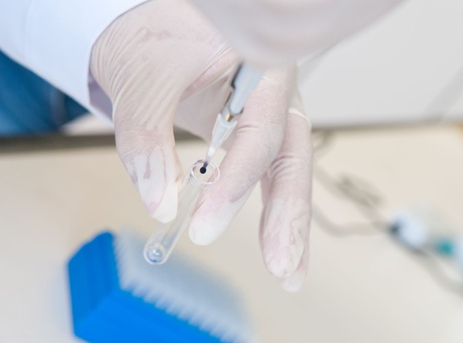 Wielu ludzi twierdzi, że szczepienia przeciwko grypie są nieskuteczne i napędzają tylko zysk firm farmaceutycznych, czy to prawda?