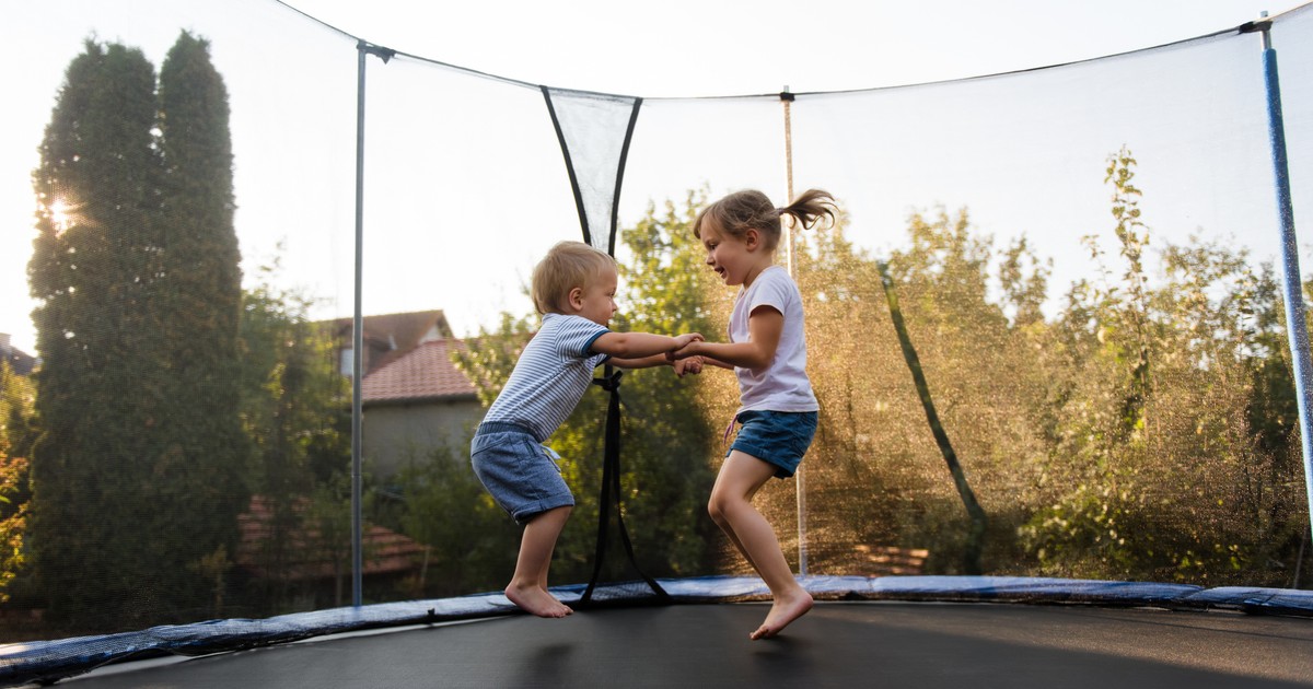 Trampolina do ogrodu? Niektóre modele dostaniesz już za kilkaset złotych
