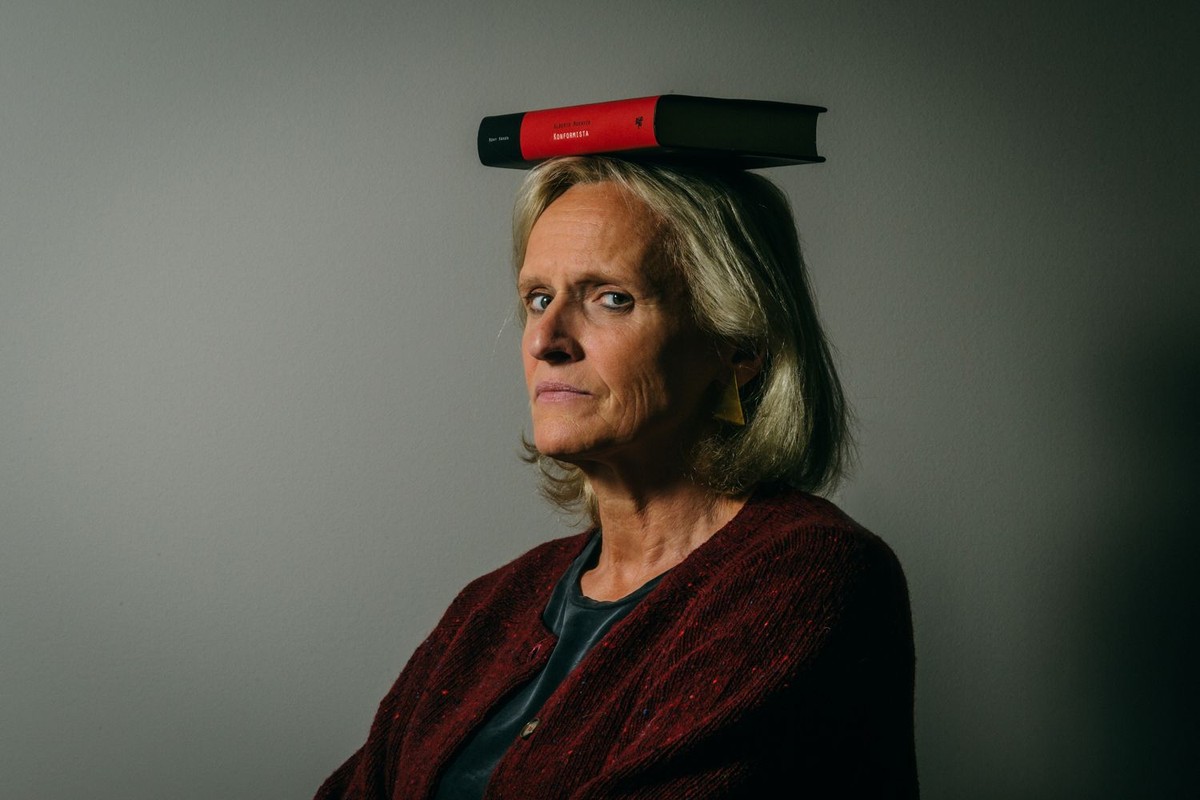 Beata Stasińska Fot. Maksymilian Rigamonti. Beata Stasińska redaktorka, wydawczyni, od lat zajmuje się promocją polskiej literatury na świecie. Współtwórczyni i współwłaścicielka wydawnictwa W.A.B. (założone w 1991 r.). Odeszła z niego w 2016 r., gdy właścicielem oficyny był fundusz inwestycyjny. Wydawała m.in. Joannę Bator, Zygmunta Miłoszewskiego, Jacka Dehnela, polskie przekłady Michela Houellebecqa, Henninga Mankella, Etgara Kereta. Dziś prowadzi agencję literacką fot. Maksymilian Rigamonti