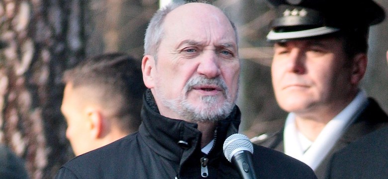 Macierewicz: Mam nadzieję, że w Szczecinie będą budowane nie tylko okręty podwodne