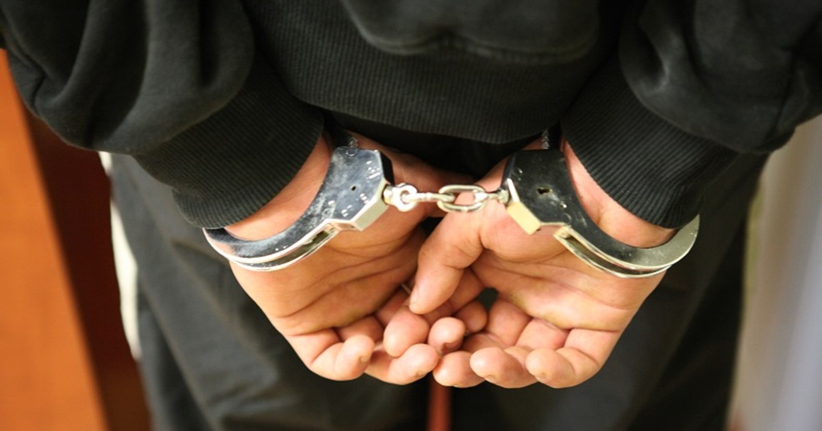 Bandyta zdemolował pół miasta. Był nawet w szpitalu