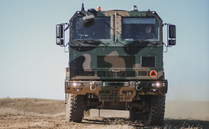 Jelcz z napędem 8x8 uzbrojony w wyrzutnię Homar-K, czyli koreańską K239 Chunmoo