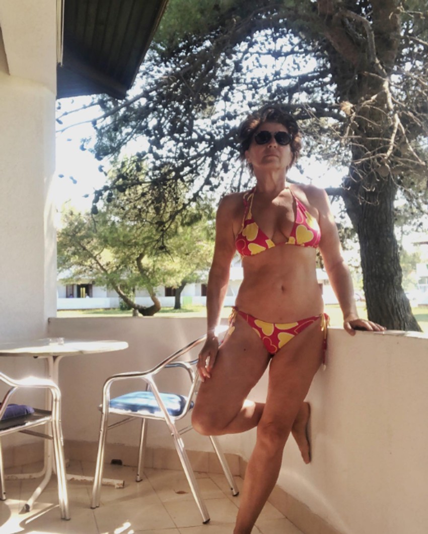 Mirjana Karanović u bikiniju