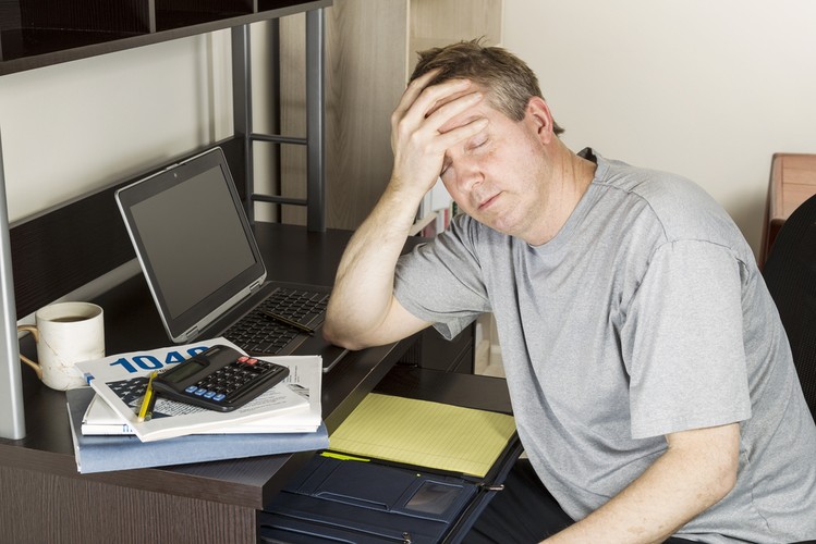 <strong>3. POTRZEBA SZKOLEŃ DLA ADMINISTRACJI PODATKOWEJ</strong><br /><br /> 

Przy odpowiednim przeszkoleniu kadry administracji podatkowej i przygotowaniu wytycznych 
dotyczących zastosowania zasady in dubio pro tributario, wprowadzenie tej reguły mogłoby mieć pozytywne znaczenie dla administracji podatkowej. Obecnie bywa, że jeżeli przepis może być 
interpretowany w dwojaki sposób, a każda z tych argumentacji może zostać wsparta podobnej 
wagi argumentami, administracja podatkowa nie jest skłonna przyjąć korzystnej interpretacji dla 
podatnika, nie chcąc narazić się na zarzut niedostatecznej dbałości o interes państwa. <br /><br />