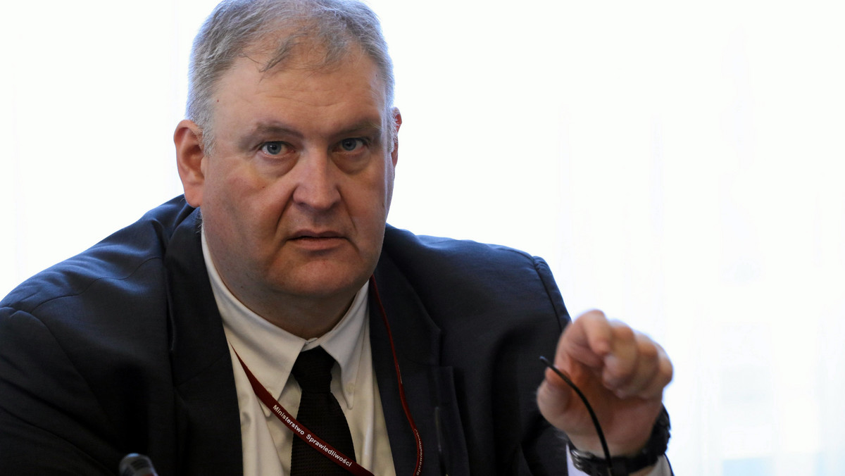 W ostatnich tygodniach pojawił się nowy materiał dowodowy w sprawie tzw. zdrady dyplomatycznej w "śledztwie okołosmoleńskim" - poinformował prokurator krajowy Bogdan Święczkowski.