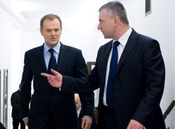 Czy przesunąć mszę specjalnie dla Tuska?