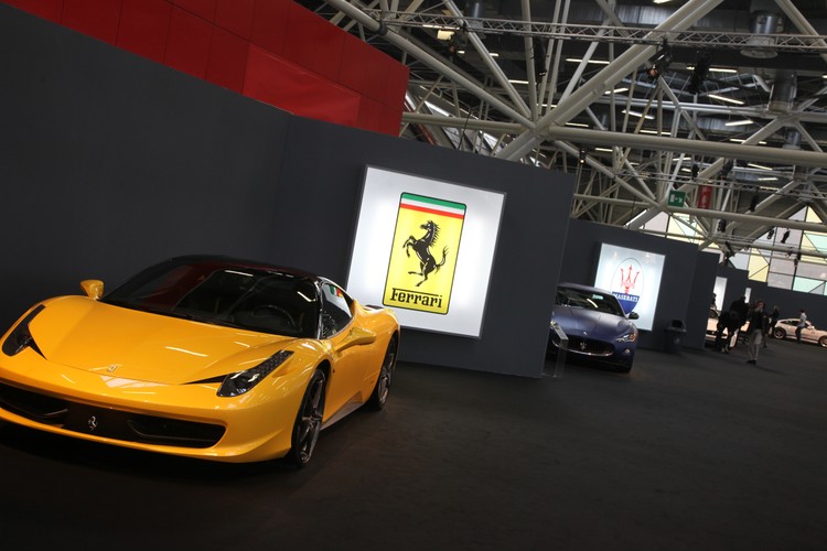 Salon samochodowy w Bolonii