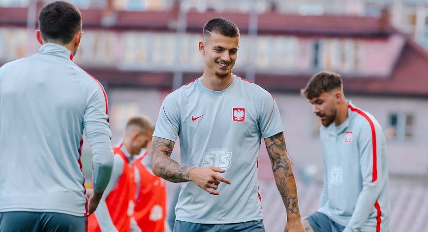 Mateusz Żukowski, były zawodnik Śląska, stał się zmiennikiem Roberta Lewandowskiego w reprezentacji Polski. Jeszcze nie tak dawno mógł o takim rozwoju zdarzeń tylko pomarzyć. 