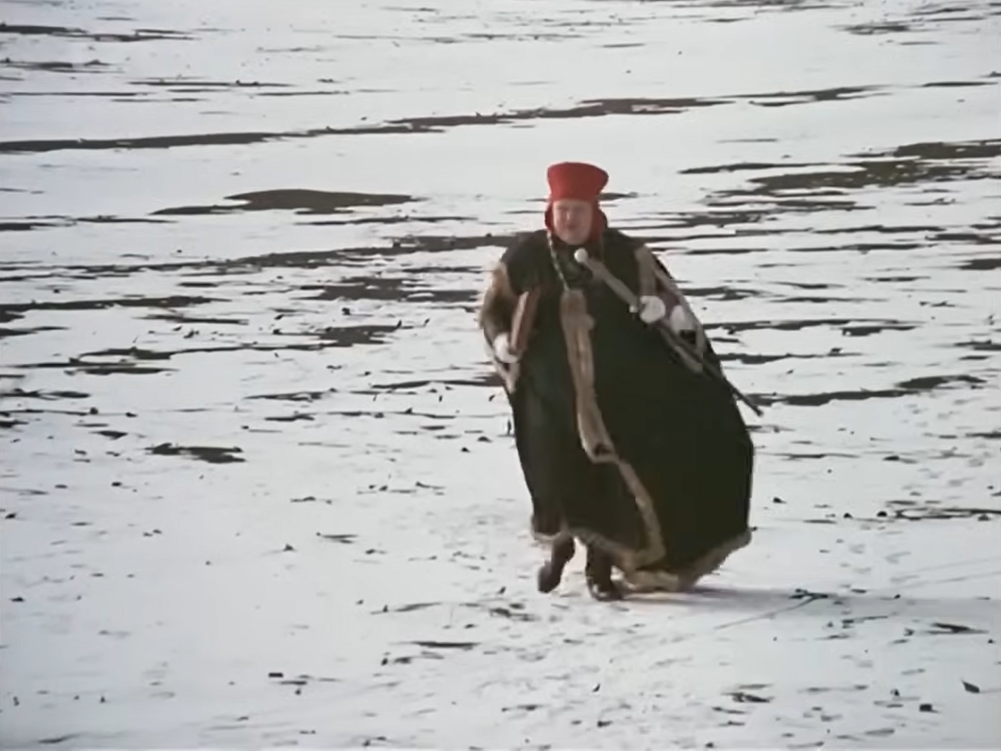 Vo filme Tri oriešky pre Popolušku si zahral Jan Libíček preceptora.