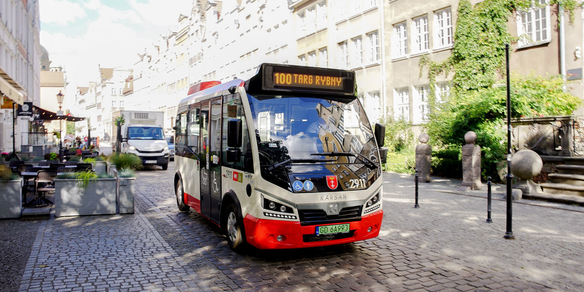 Autobus linii "100" znów na ulicach Głównego i Starego Miasta. "Setka" wróciła po dwóch latach nieobecności na nieco zmodyfikowanej trasie. 