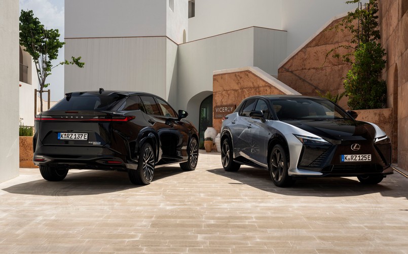 Nowy Lexus RZ 550e F SPORT