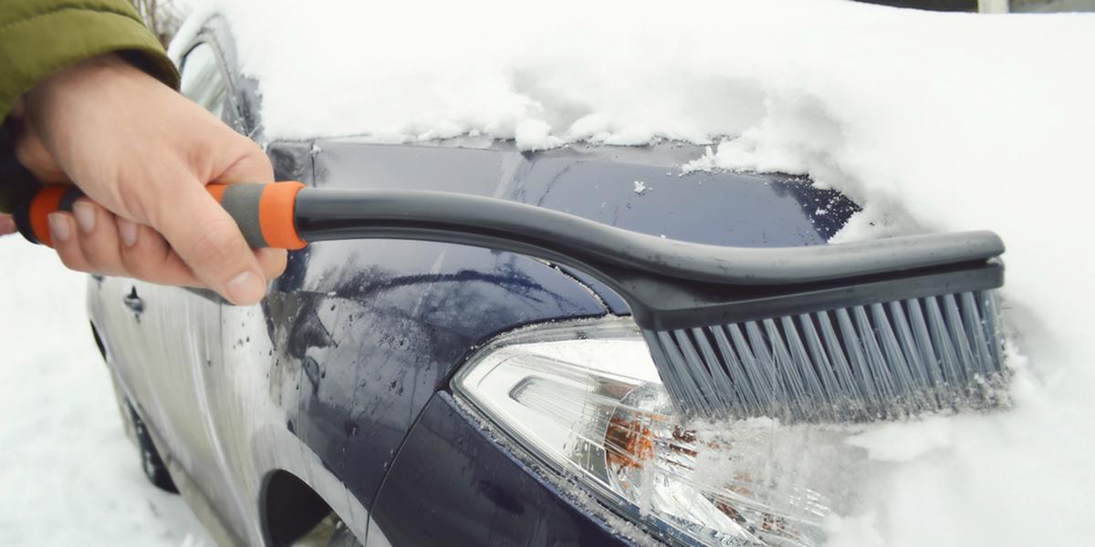 Jak zabezpieczyć samochód zimą? Facet