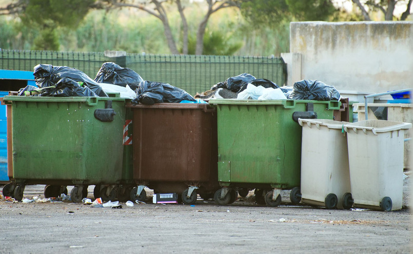 Śmieci z biur i sklepów odbiorą samorządy