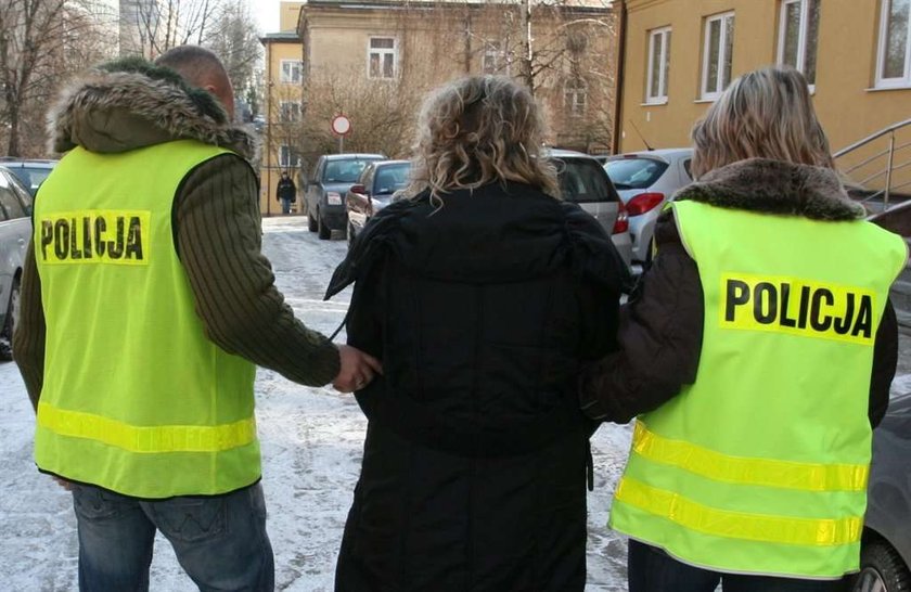 Wyrzucili kobietę przez okno jak zabawkę