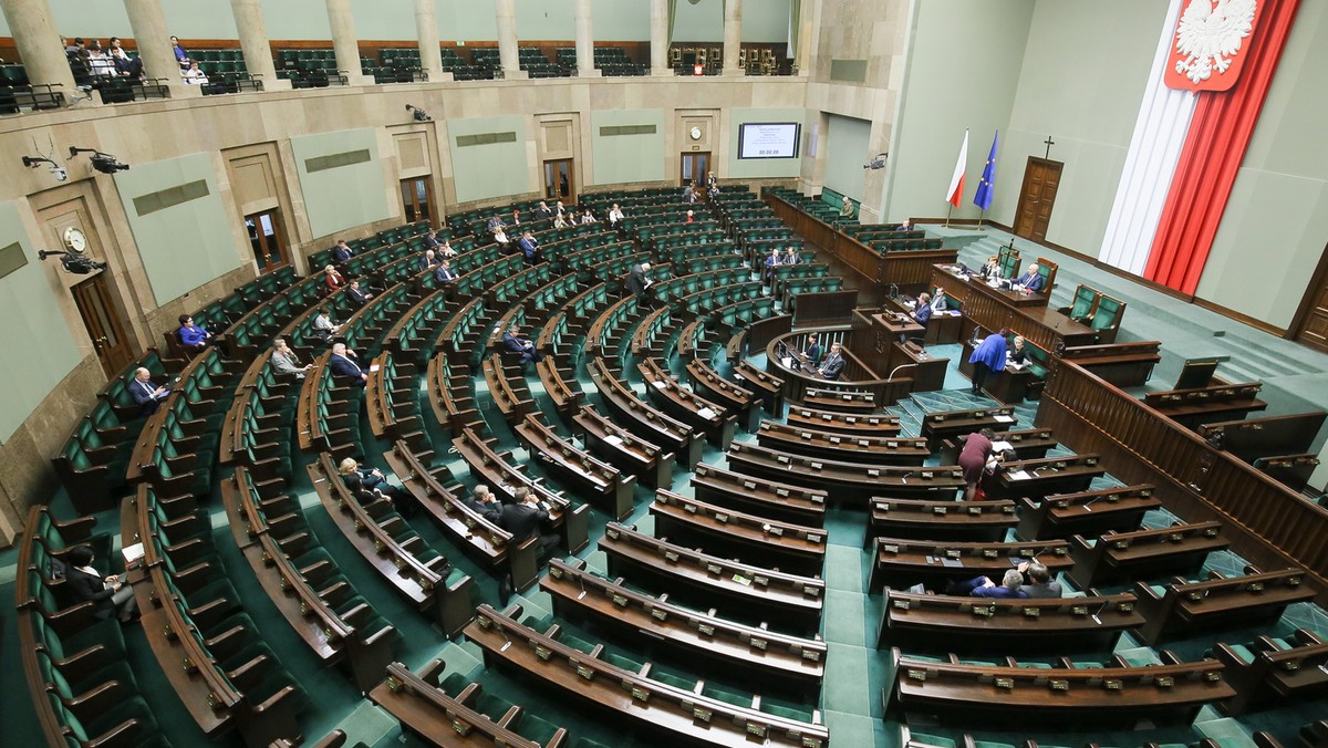 W Sejmie rozpoczęło się pierwsze czytanie obywatelskiego projektu nowelizacji ustawy o systemie oświaty zakładającego zaprzestanie finansowania lekcji religii z budżetu państwa. Pod projektem zebrano ponad 150 tys. podpisów osób popierających tę inicjatywę.