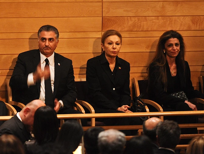 Fara Pahlavi sa ćerkom Farahnaz i sinom Rezom Pahlavijem