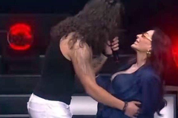 Pevač (23) na sceni "zgrabio" Cecu, prigrlio je, pa usledio pravi šou: Ovakvu je još niste videli, usledio šou za pamćenje