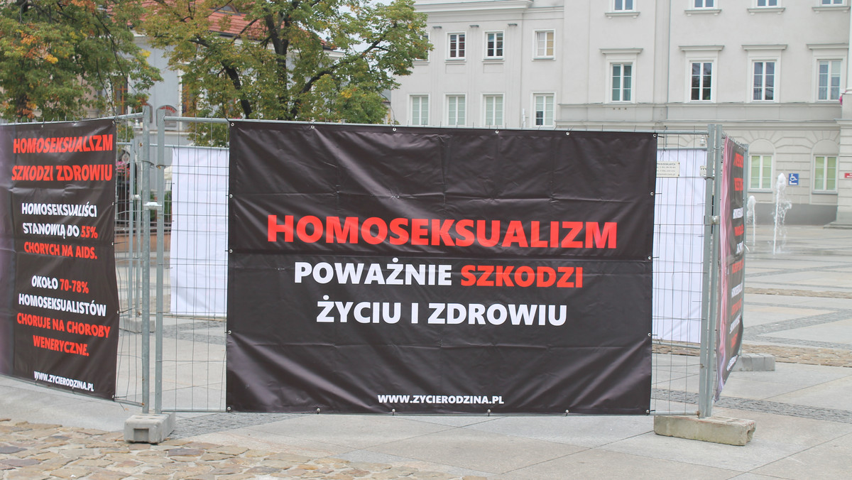 Kontrowersyjna wystawa w Kielcach. "Homoeksualizm poważnie szkodzi zdrowiu"