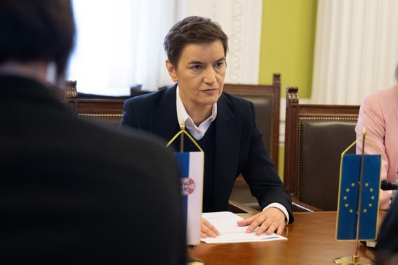 "Svaki dan mora da opravdava svoju putovnicu najbanalnijim uvredama na račun Vučiča!" Brnabić reagovala na objavu Zdravka Ponoša o otkazanom samitu Brdo - Brioni