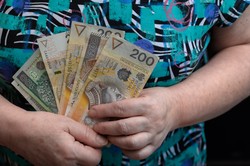 Kto ma szansę na dodatkowe 1709,81 zł? Wypłata świadczenia już we wrześniu