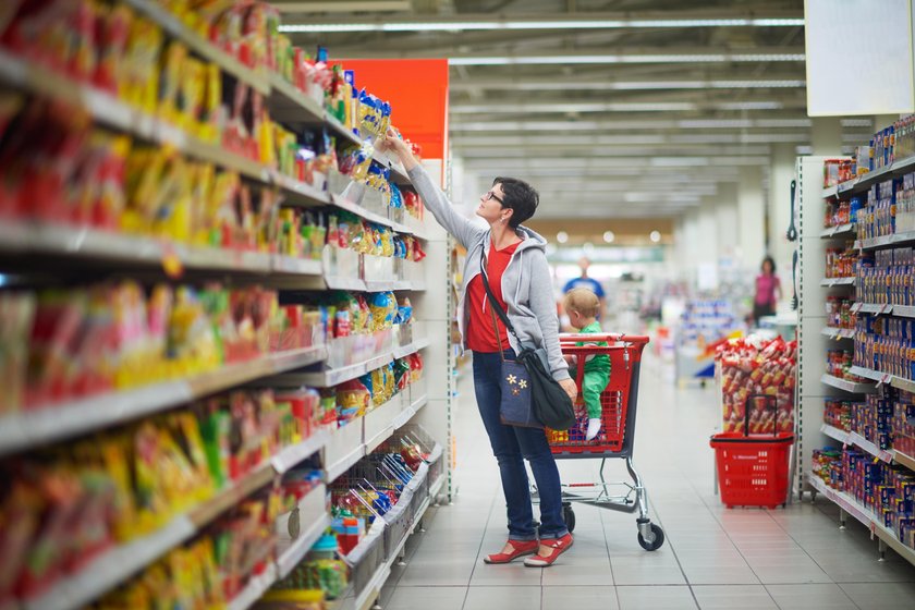 Rodzinne zakupy w supermarkecie