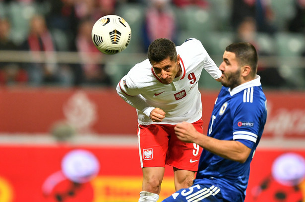 Robert Lewandowski (L) i Sead Kolasinac (P)