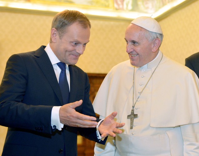 Premier Donald Tusk i papież Franciszek podczas prywatnej audiencji