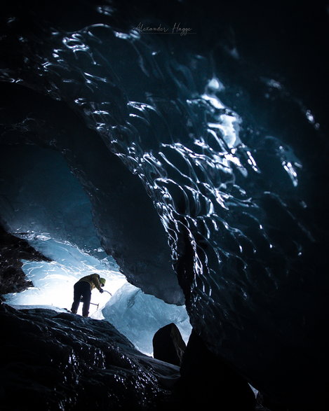 Wejście do jaskini lodowej na wyspie Króla Jerzego