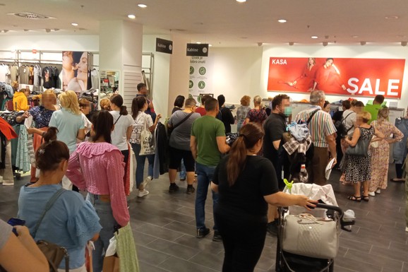 Nekada vodeća kompanija u Švedskoj, a sada muči da povrati poverenje investitora: H&M i dalje gubi od Zare