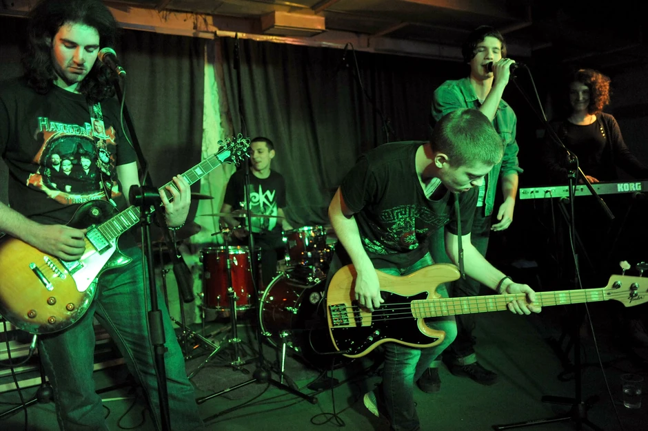 Poruka sa sinoćnje svirke: Pomoći, pokazati karakter i poularisati rokenrol