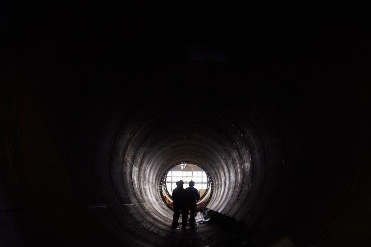 Budowane sekcje elementów mogą mieć do 50 metrów długości i 6,5 metrów średnicy. W przyszłości możliwa będzie produkcja sekcji o średnicy do 8 metrów. <br><br>fot.  (aw/cat) PAP/Adam Warżawa