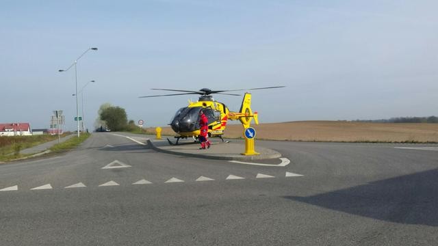 WYPADEK W PELPLINIE. OSOBOWY ZDERZYŁ SIĘ Z BUSEM