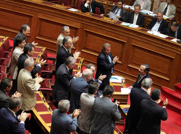 Grecy przyjęli ustawy oszczędnościowe. Dostaną pomoc