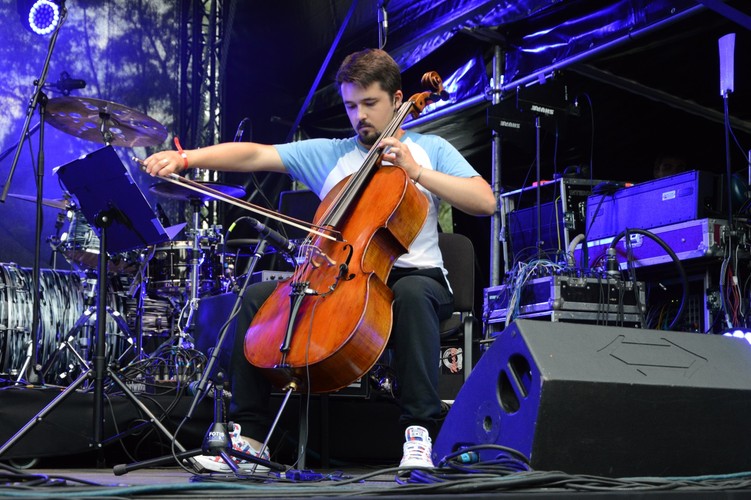 Michał Górka, grający z Miro Kępińskim na koncercie Męskie Granie 2018. Warszawa 2018.08.20