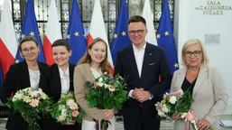 hołownia zabrał głos w sprawie rekonstrukcji rządu. z jednej rzeczy je