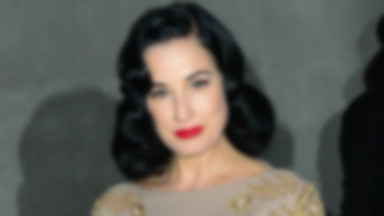 Dita von Teese wciąż ma talię jak marzenie? Ciasną sukienką podkreśliła wszystko!