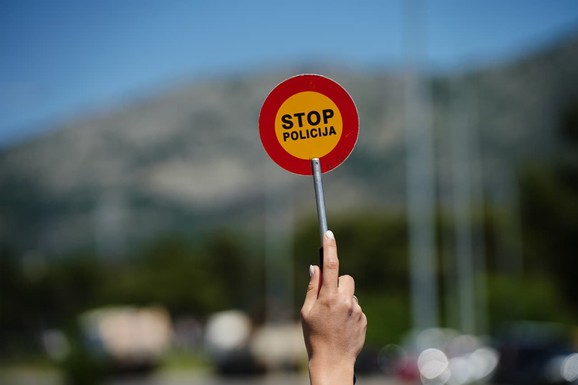 Crnogorska policija kontrolisala vozače autobusa na primorju, VIŠE OD POLOVINE U PREKRŠAJU!