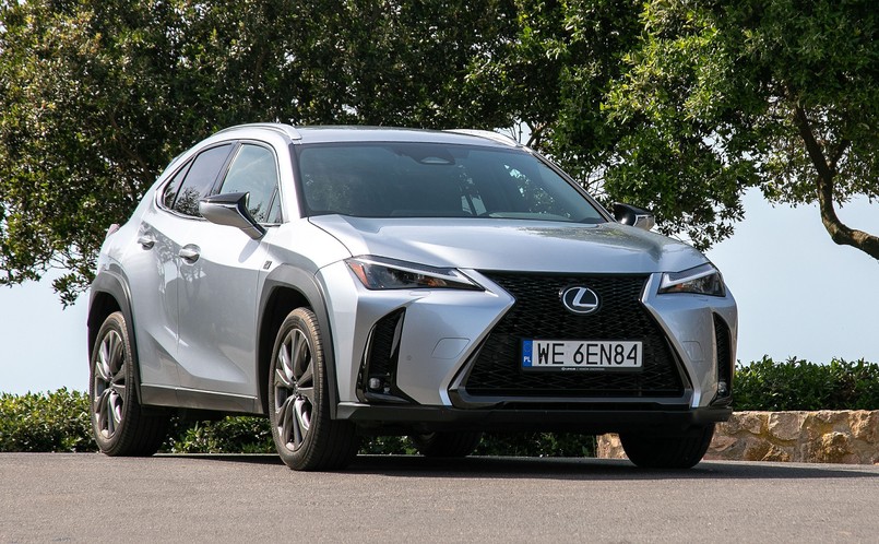 Nowy Lexus UX 300h