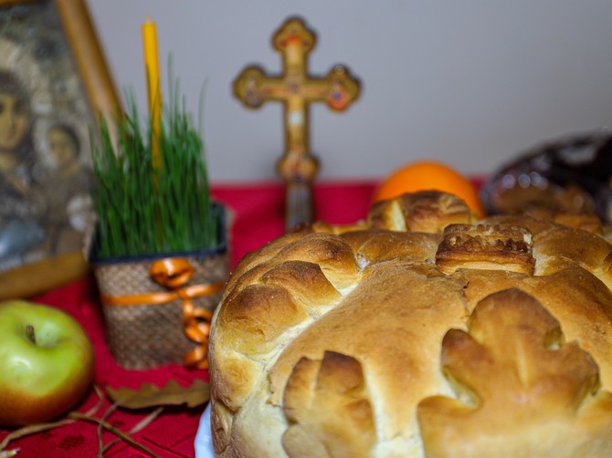 Ovaj predmet stavite ispod tanjira za Badnje veče, i novac će vam stizati cele godine