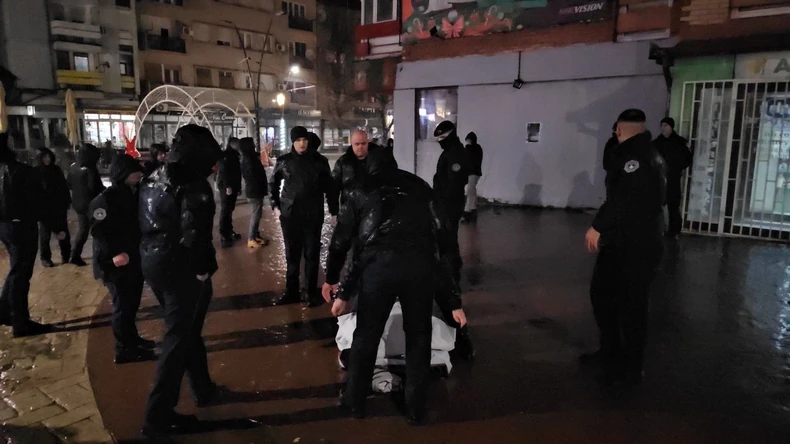 Tzv. kosovska policija zabranila postavljanje transparenta "Mir božji, Hristos se rodi"