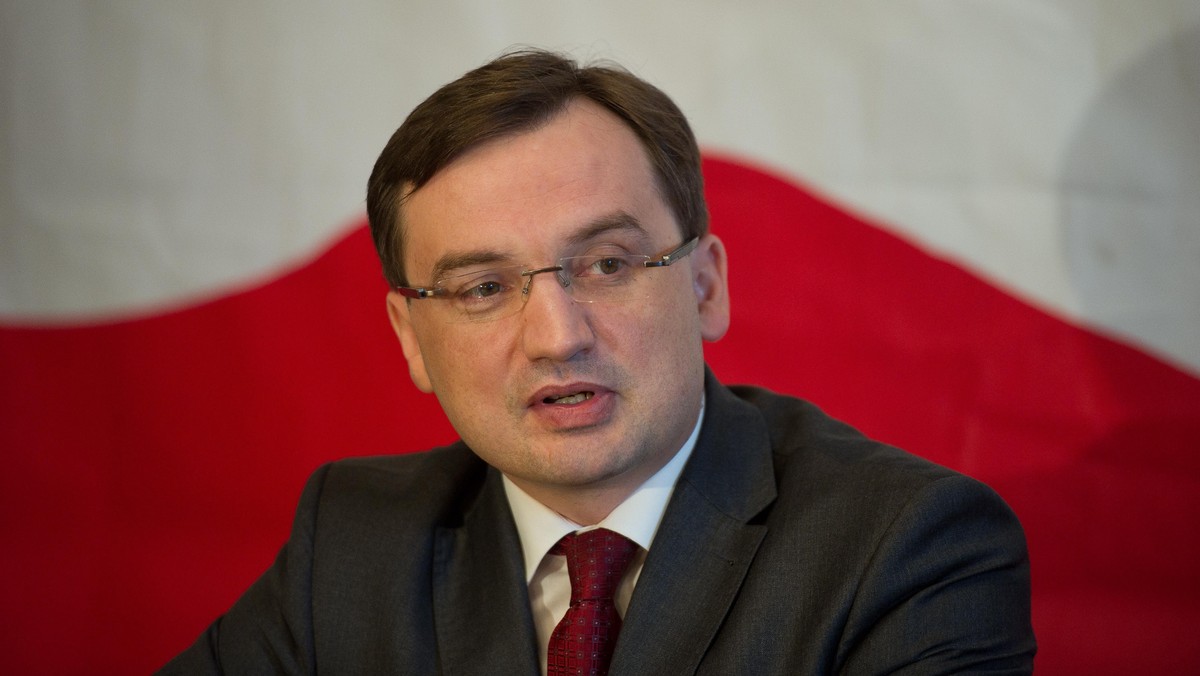 B. minister sprawiedliwości, a obecnie europoseł PiS, Zbigniew Ziobro, poparł b. prokuratora krajowego Dariusza Barskiego - kandydata w październikowych wyborach do parlamentu. Barski startuje do Sejmu z łódzkiej listy PiS z drugiej pozycji.