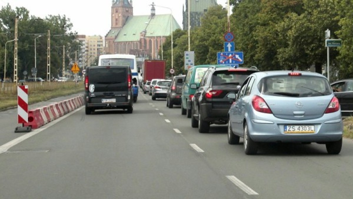 Ruszyła przebudowa torowisk na ul. Gdańskiej i ul. Energetyków, utrudnień możemy spodziewać się również na Niebuszewie i w rejonie ul. Goleniowskiej. Szczecin stoi w korkach.