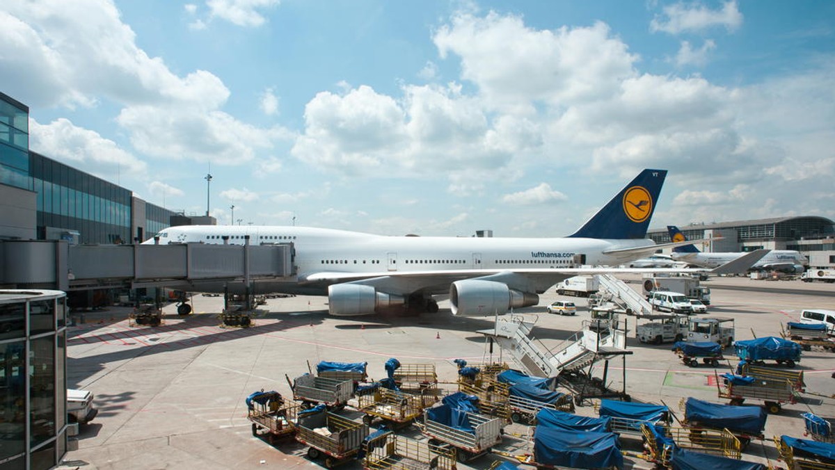 Negocjacje ostatniej szansy między niemieckimi liniami lotniczymi Lufthansa a związkiem zawodowym pilotów Cockpit we Frankfurcie zakończyły się w czwartek fiaskiem. W piątek rano ze względu na strajk jedna ze spółek tego przewoźnika anulowała 70 proc. lotów.