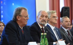 Macierewicz: Odtajnimy materiały dotyczące katastrofy smoleńskiej. Berczyński: Niektóre dane były manipulowane