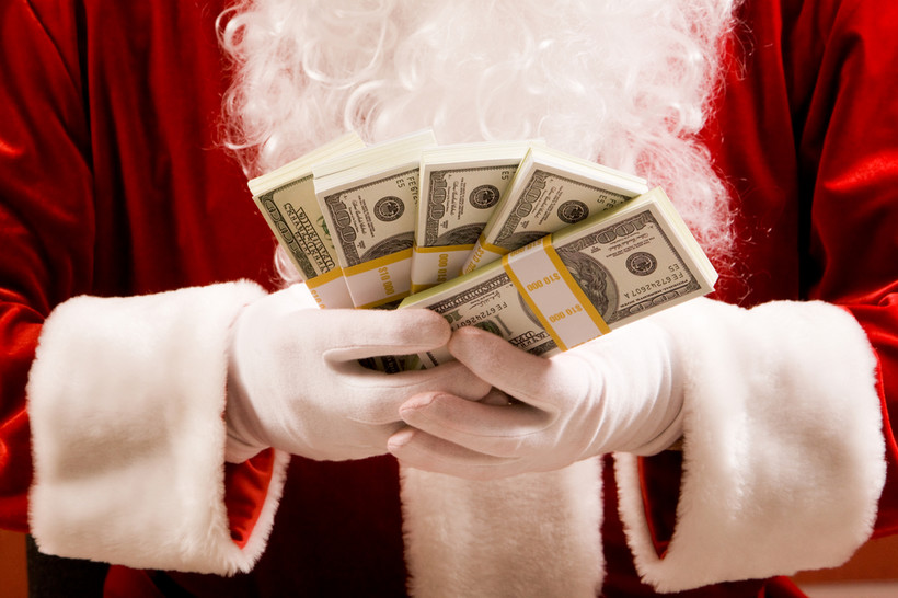 Im bliżej Świąt Bożego Narodzenia, tym bardziej banki promują kredyty gotówkowe – zasada znana od lat, można by napisać.