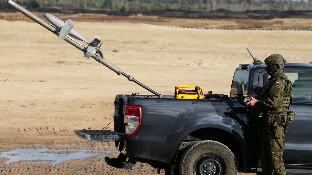 Američki sistem dronova "Merops", koji su Poljska i Rumunija rasporedile za odbranu od ruskih dronova, testiran je u Novoj Debi u Poljskoj, 18. novembra 2025.