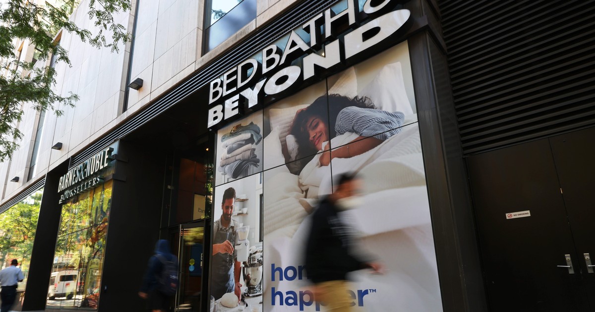 A 20-year-old student made more than $100 million trading Bed Bath ...