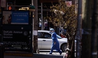 Koronawirus we Francji: 1341 osób zakażonych COVID-19 zmarło w ciągu ostatniej doby